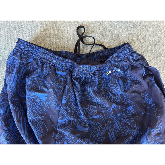 Nike DRI FIT Youth Medium Shorts Black And Blue street wear shops in 24 hours. - Picture 5 of 5